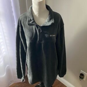 Columbia Dark Gray Men’s Sweatshirt with Pullover Style and Long Sleeves